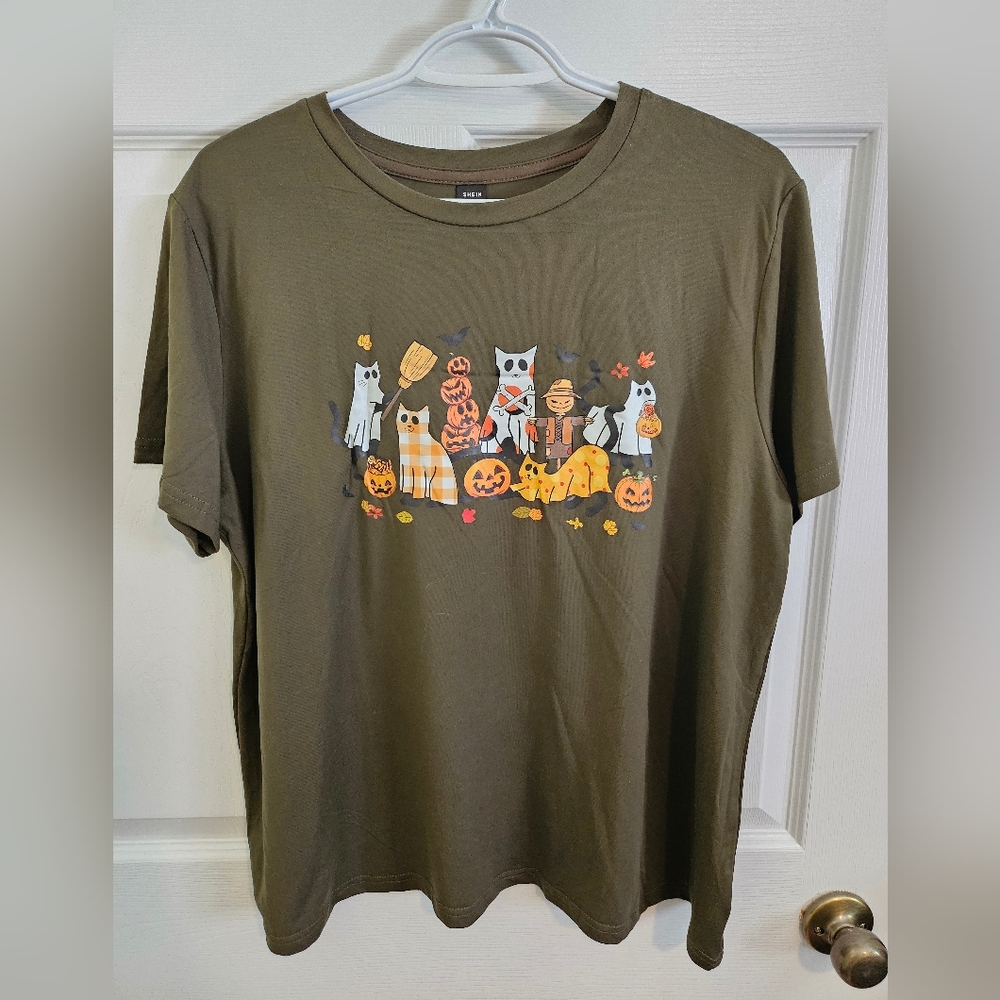 🎃 Halloween Graphic Cat T-Shirt in Olive Green 😻👻